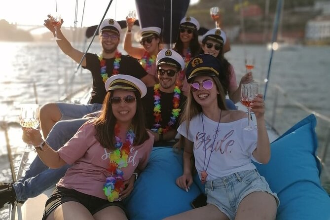 Porto: Single Party on a charming sailboat with welcome drink - Key points to know before booking