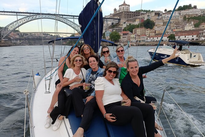 Porto: Single Party on a charming sailboat with welcome drink - Setting off from Marina da Afurada