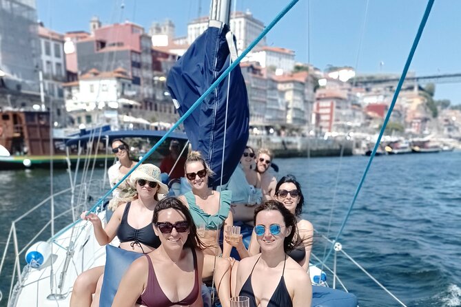 Porto: Single Party on a charming sailboat with welcome drink - Who will enjoy this Porto sailboat trip?
