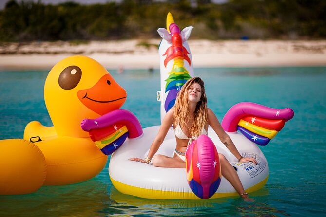 Private 40' Bali Catamaran – Drinks & Food Included - Drinks, music, and the private-boat mood