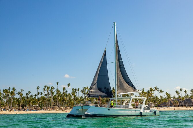 Private Sailing Catamaran - Setting sail from Los Corales Beach