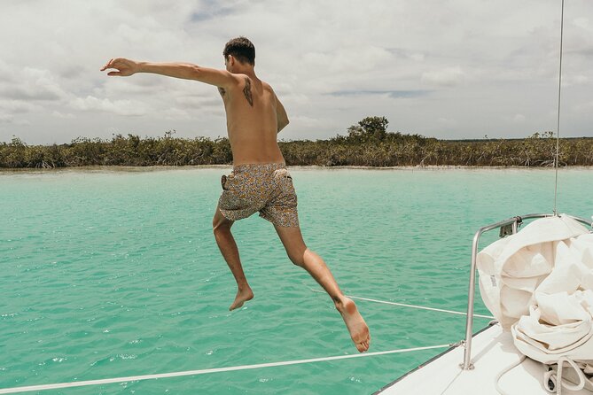Private sailing tour of Bacalar Lagoon - Fresh Fruit, Cold Drinks, and a Useful Break