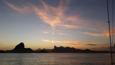 Rio de Janeiro: Guanabara Bay Sunset Sailing Tour & Drinks