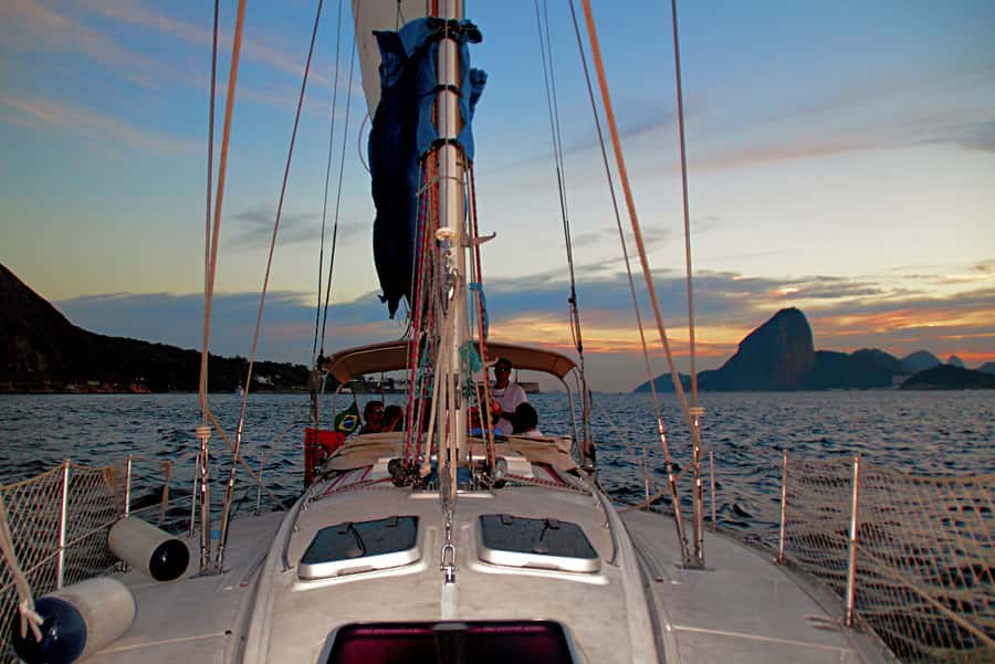 Rio de Janeiro: Guanabara Bay Sunset Sailing Tour & Drinks - The optional swim stop