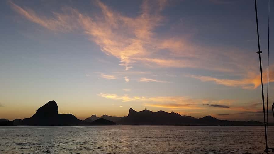 Rio de Janeiro: Guanabara Bay Sunset Sailing Tour & Drinks - Leaving Marina da Glória