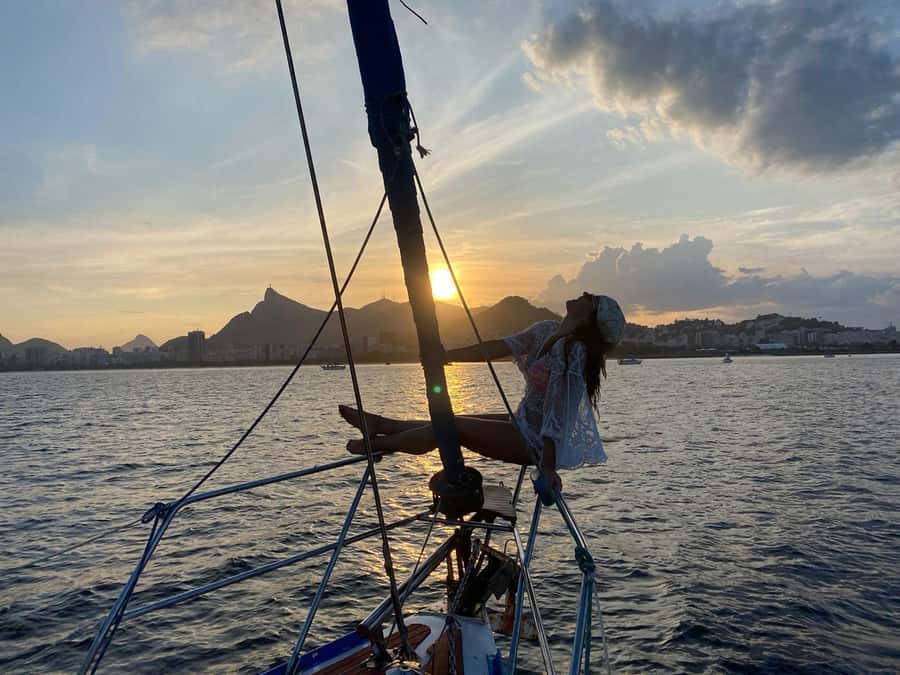 Rio de Janeiro: Sunset Sailboat Tour with Open Bar - Why a sunset sail shows you a different Rio