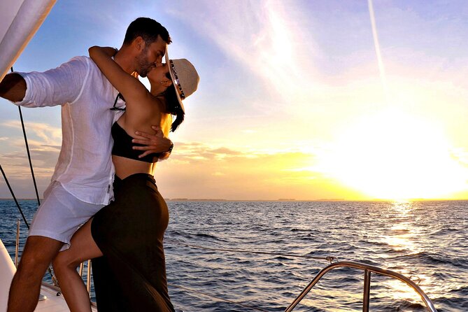 Riviera Maya Luxury Sunset Sailing plus Light Dinner and Open Bar - From your hotel to Puerto Aventuras Marina