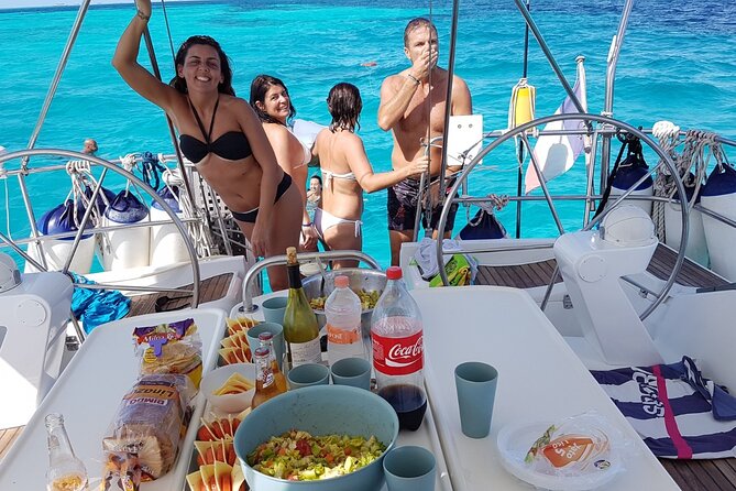 Sailing boat from Santa Teresa di Gallura to the Maddalena Archipelago - Port Madonna and the islands of Razzoli and Santa Maria