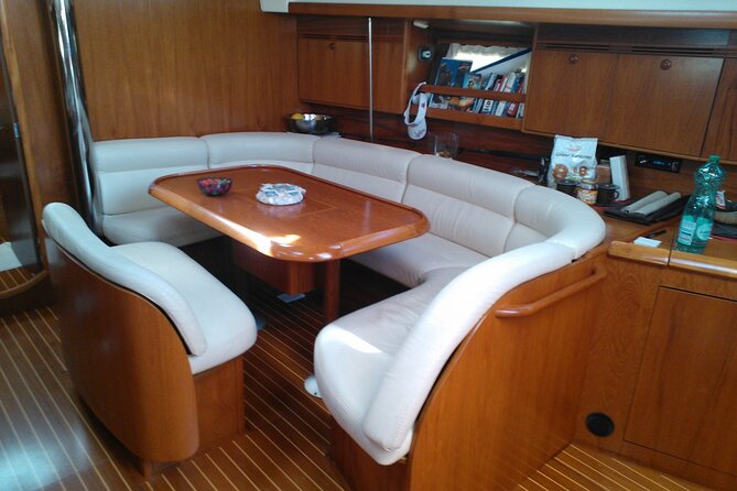 Sailing boat from Santa Teresa di Gallura to the Maddalena Archipelago - Sailing time, engine time, and changing weather
