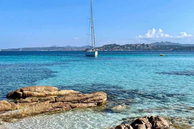 Sailing boat tour in the Maddalena Archipelago - Comfort, safety, and the question of wind