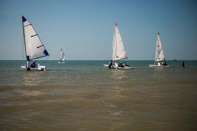 Sailing lessons - The beach setting and the local connection