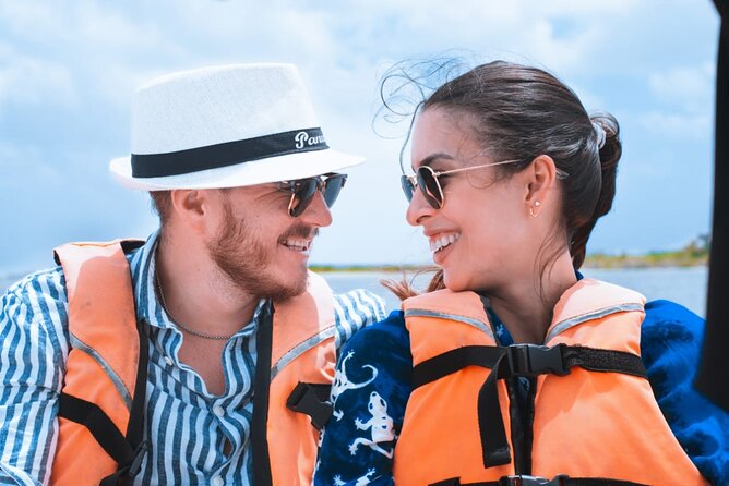 Sailing Tour through the Laguna de los Siete Colores - Cenote Negro and the lagoon’s sudden dark blue
