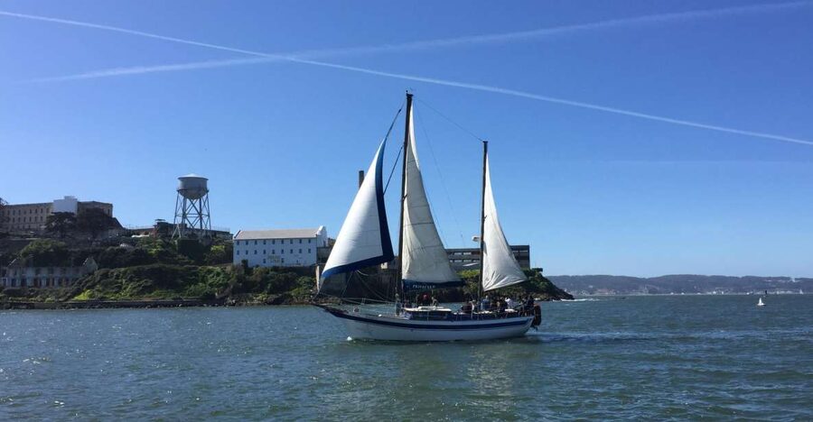 San Francisco: Bay Sailing Tour with Drinks - Why sailing San Francisco Bay feels different