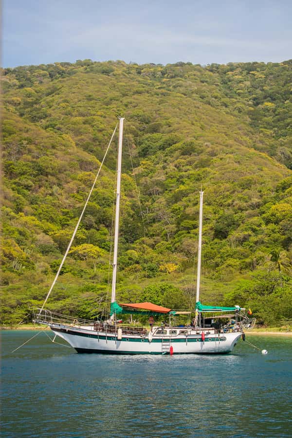 Santa Marta: Sailboat day tour to Tayrona Park - Why Bahía Concha works so well as a boat day
