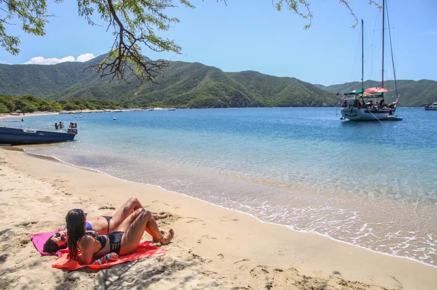 Santa Marta: Sailboat day tour to Tayrona Park - Lunch, drinks, and what is included