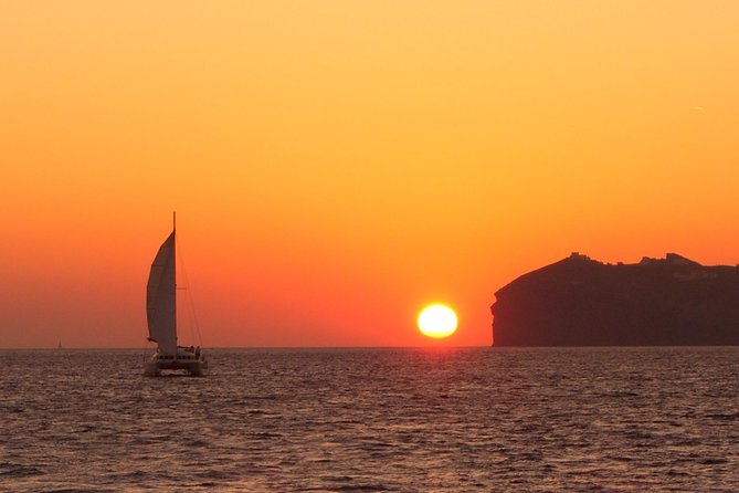 Santorini Caldera Sailing Tour with BBQ Lunch and Drinks - The BBQ lunch and drinks