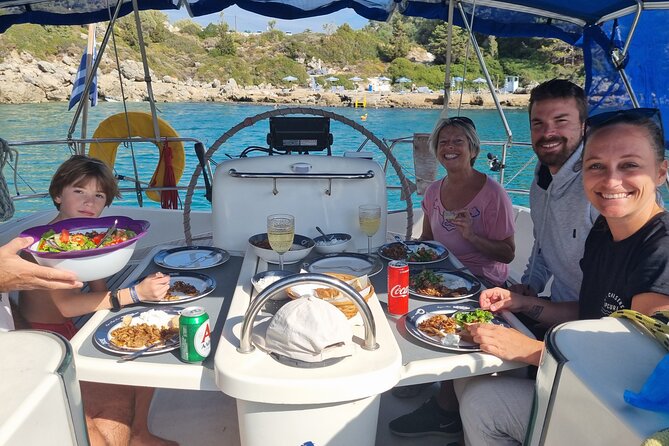 Single day Sail boat cruise with swimming, snorkeling, drinks and lunch - What the day feels like for different kinds of visitors