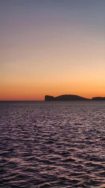 Sunset Apéritif on a 15m sailing boat - The practical details that make the evening smoother