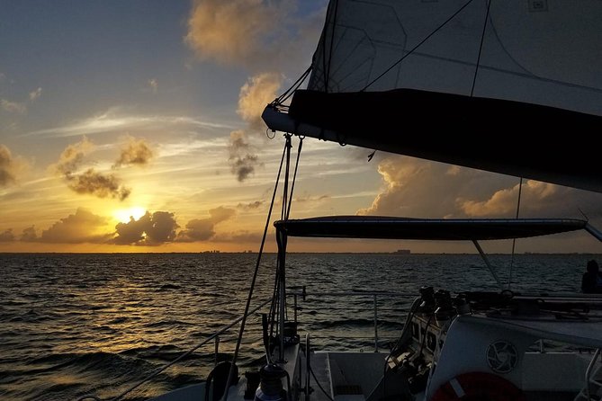 Sunset Sail in Miami: Complimentary Champagne Toast - What to wear and bring