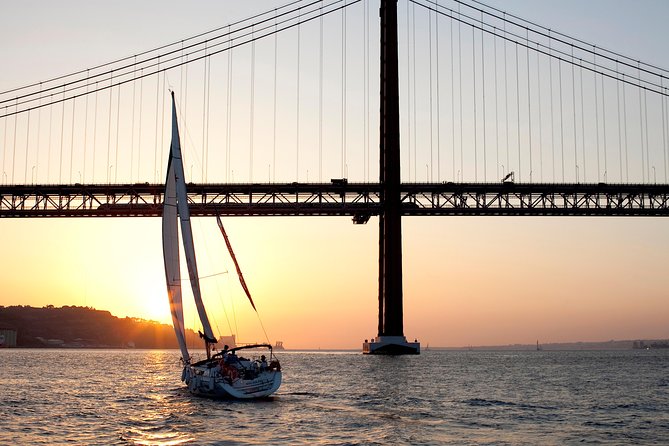 Sunset Sailing Tour On The Tagus River - Christ the King, Praça do Comércio and São Jorge Castle