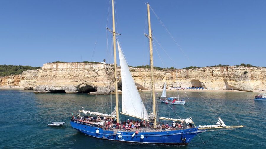 Vilamoura: Algarve Coast 3-Hour Sailing Cruise With Open Bar - Setting sail from Marina de Vilamoura