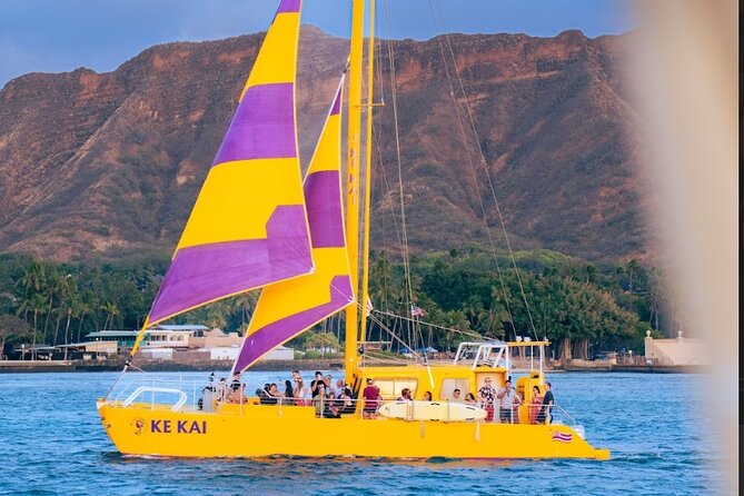 Waikiki Beach Sunset Sail - A 90-minute route along Mamala Bay