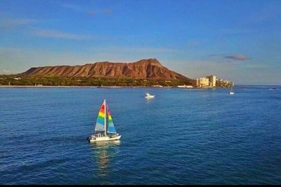 Waikiki Beach: Turtle Snorkeling and Sailing on Hāwea - Crew support and safety on open water