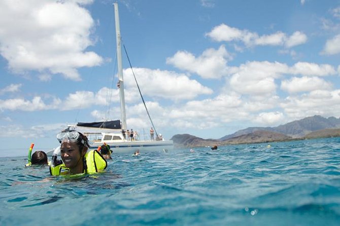 West Oahu Dolphin Watch and Snorkel Sail with Lunch - The ride from Makaha to Makua